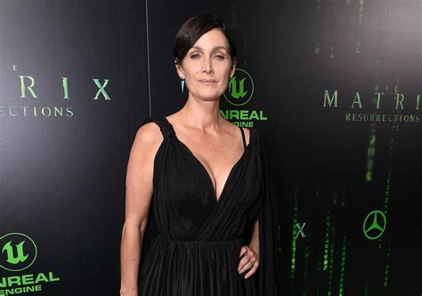 carrie anne moss net worth